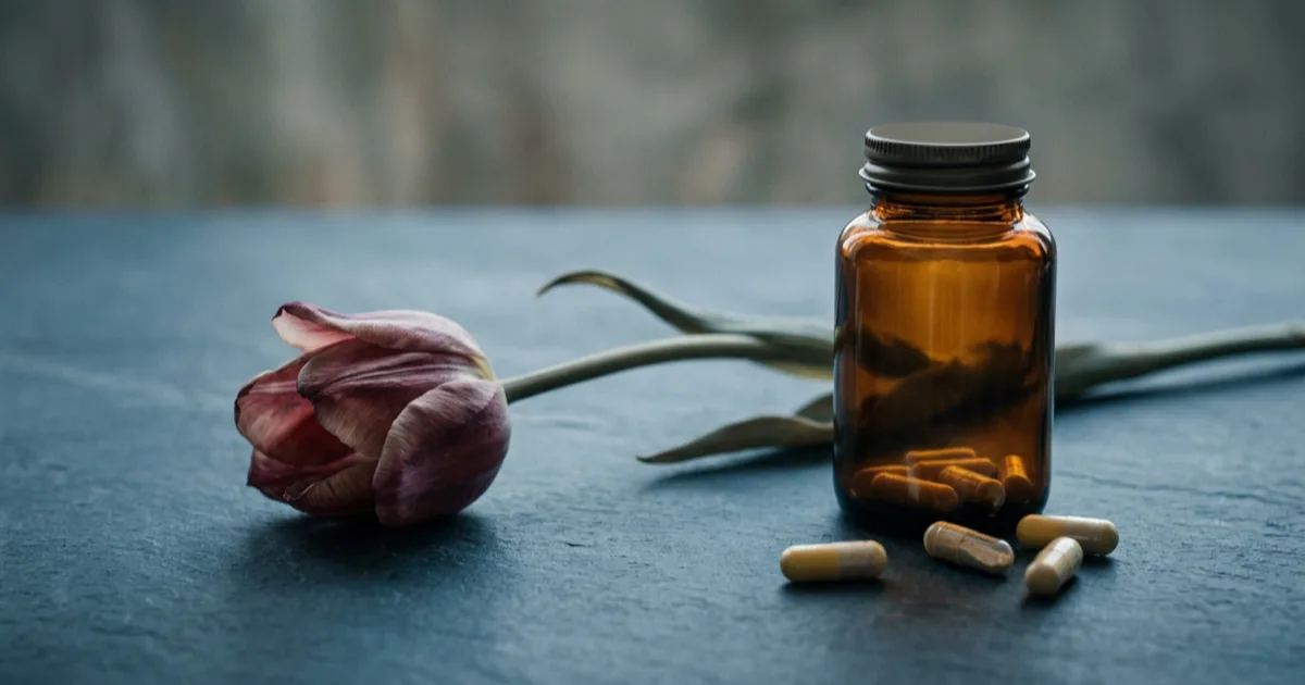 Bander mou : causes et solutions naturelles pour retrouver une érection ferme
