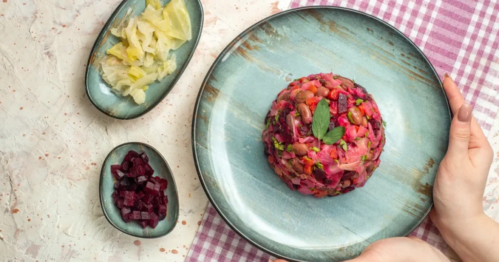 Salade de betterave et haricots rouges, un exemple d’aliments pour bander qui soutiennent la circulation